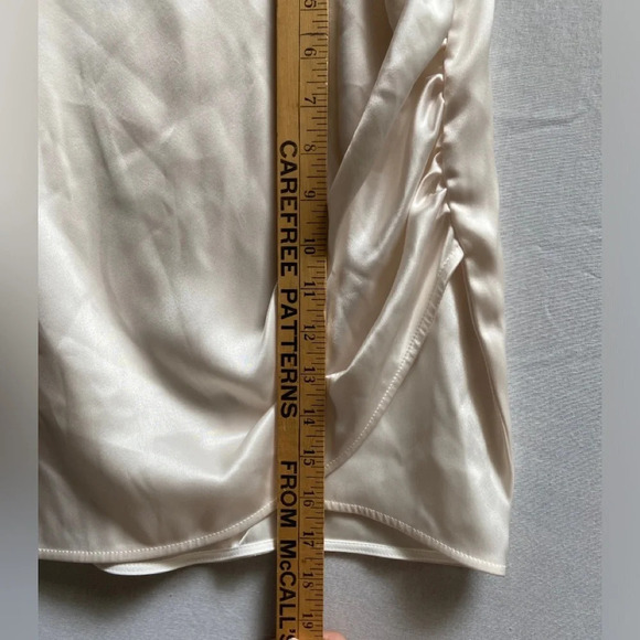ARITZIA TEN BY BABATON GLISTEN RUCHED SKIRT PEARLY WHITE SATIN SZ 6 - Picture 8 of 8